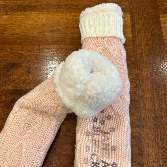 Jane and Bleeker Fleece Non Slip Cable Knit Socks, Pink - Picture 4 of 5